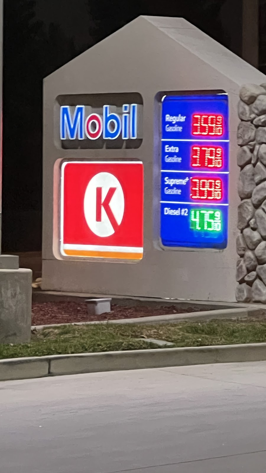 Mobil | 14220 Chino Hills Pkwy, Chino Hills, CA 91709, USA | Phone: (909) 465-6189