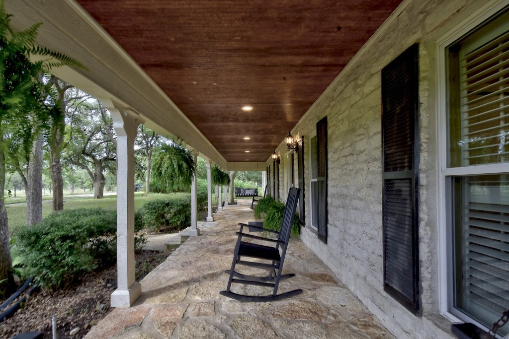 Southern Charm | 922 W McCarty Ln, San Marcos, TX 78666, USA | Phone: (512) 847-5898