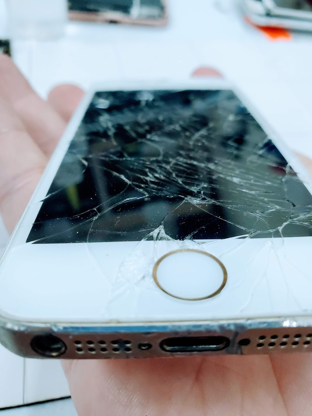 CELLPHONE GENIUS - iPhone Screen Repair South Irving | 1770 W Irving Blvd # 12, Irving, TX 75061, USA | Phone: (972) 259-3400