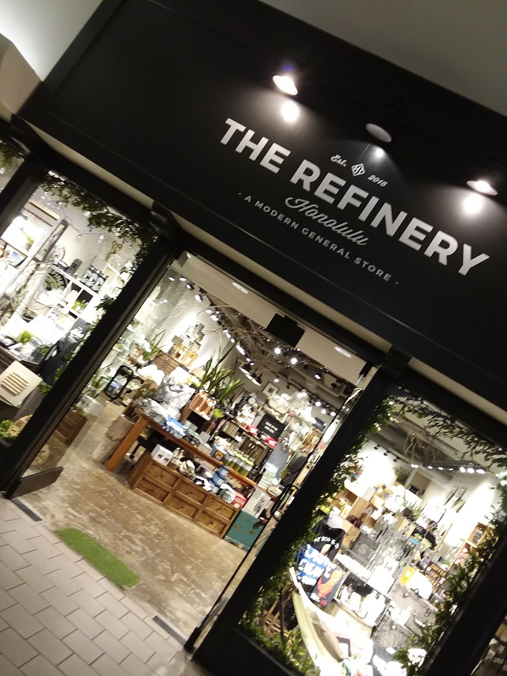 The Refinery | 4211 Waialae Ave, Honolulu, HI 96816, USA | Phone: (808) 744-6175