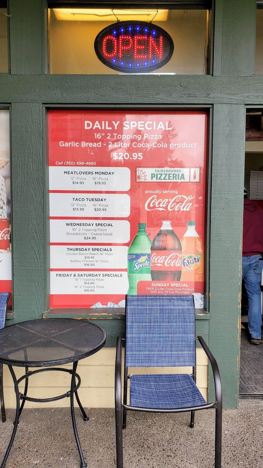 Helenes Fairgrounds Pizzeria | 10 NE Silver Pine Dr #102, Bremerton, WA 98311, USA | Phone: (360) 698-4880