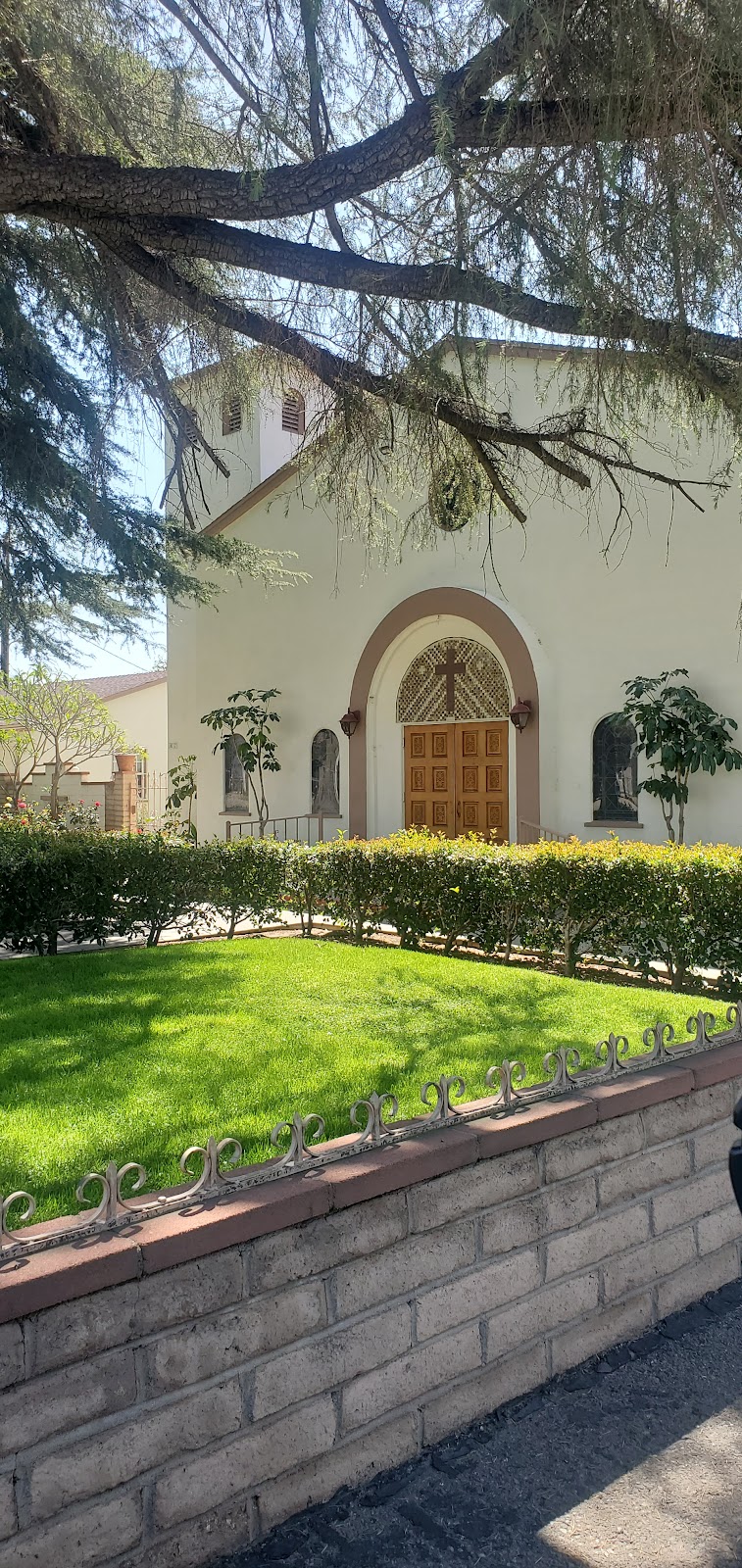 St Georges Catholic Church | 17895 San Bernardino Ave, Fontana, CA 92335, USA | Phone: (909) 877-1531