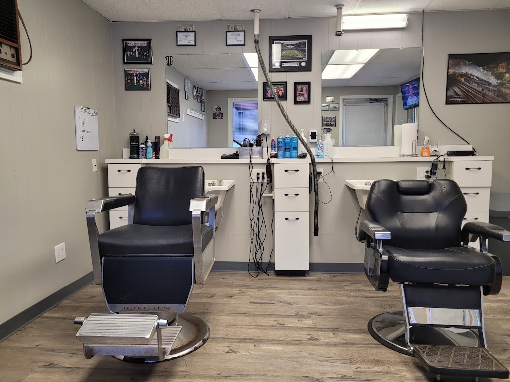 Barrys Barber Shop | 9 NE Douglas St, Lees Summit, MO 64063 | Phone: (816) 524-7010