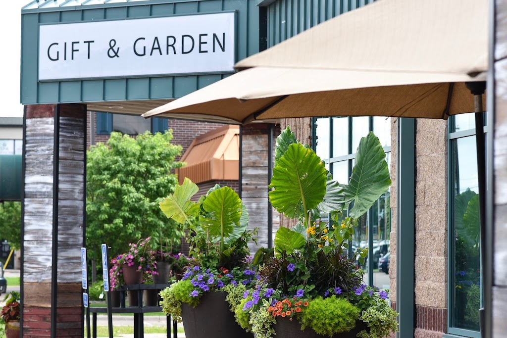 Lakes Floral, Gift & Garden | 508 Lake St S, Forest Lake, MN 55025, USA | Phone: (651) 464-2134