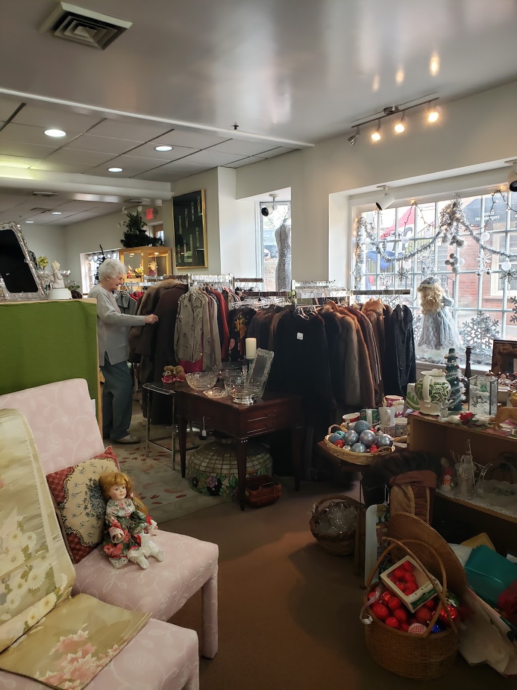 Fantastic Finds | 400 King St # 6, Chappaqua, NY 10514, USA | Phone: (914) 238-9200