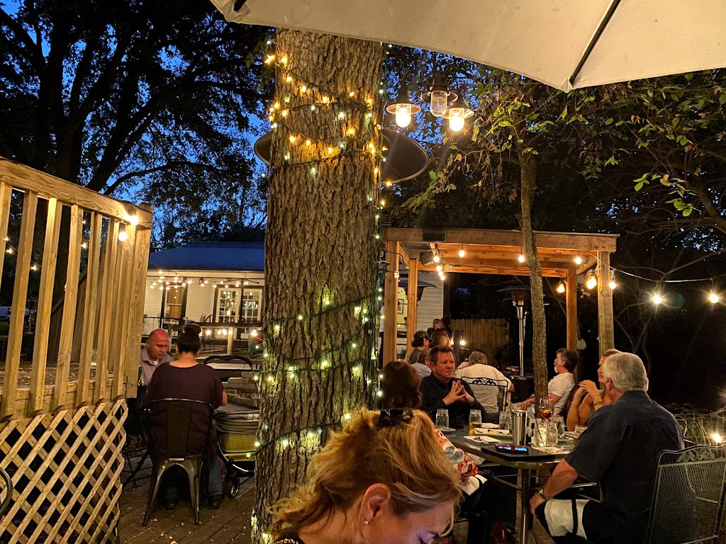 The Birdhouse, Fancy Chicken & Fine Wine | 1617 New Braunfels St, New Braunfels, TX 78130, USA | Phone: (830) 608-0690