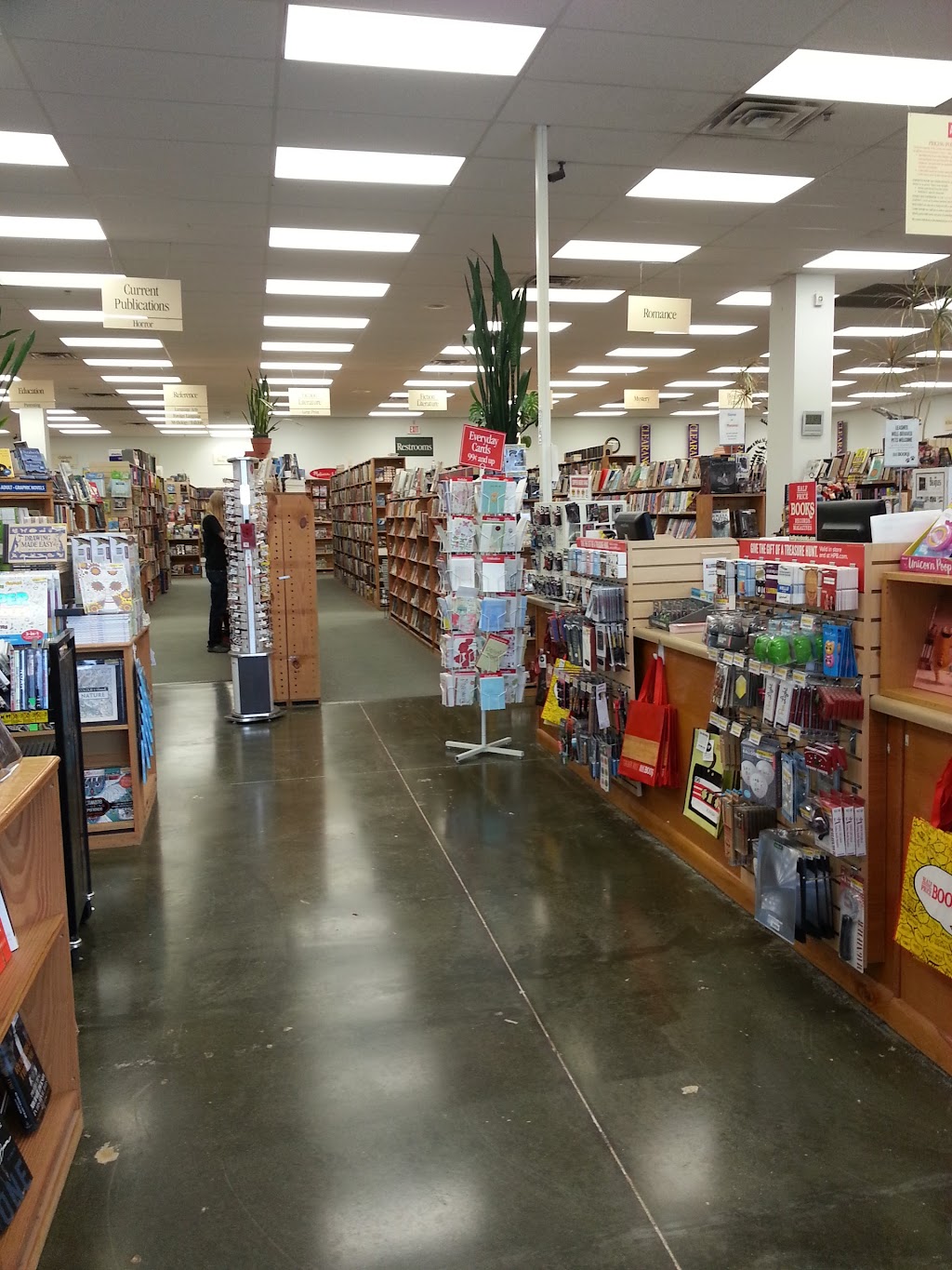 Half Price Books | 711 N Hwy 67, Cedar Hill, TX 75104, USA | Phone: (972) 299-9004