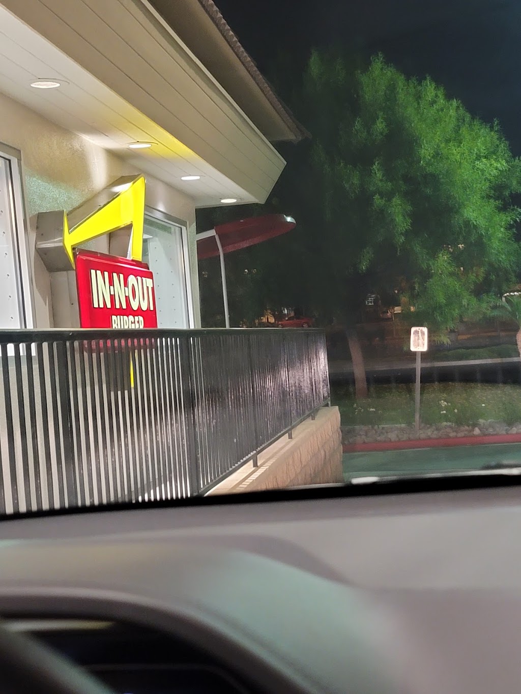 In-N-Out Burger | 8955 Foothill Blvd, Rancho Cucamonga, CA 91730, USA | Phone: (800) 786-1000