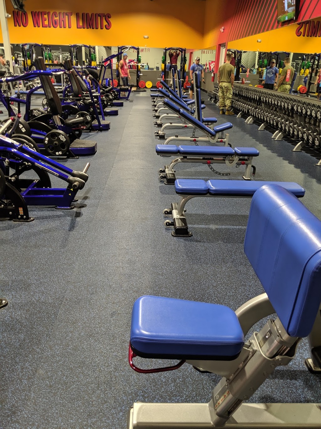 Crunch Fitness - Waterford | 4998 Dixie Hwy, Waterford Twp, MI 48329, USA | Phone: (248) 742-7270