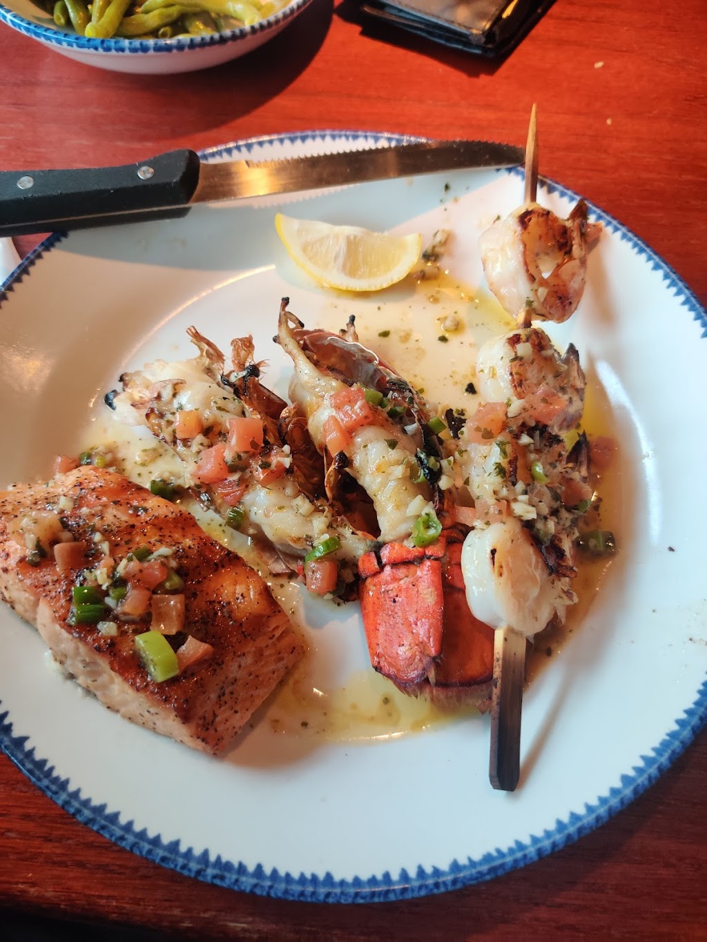 Red Lobster | TAMARACK VILLAGE, 8350 3rd St N, Oakdale, MN 55128, USA | Phone: (651) 264-0151