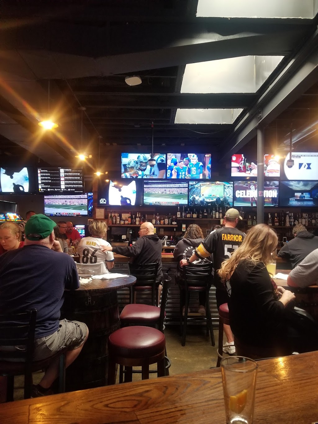 Buffalo Mos Sports Bar Tap & Grill | 33 Wicomico Dr, Stafford, VA 22554, USA | Phone: (540) 288-1928