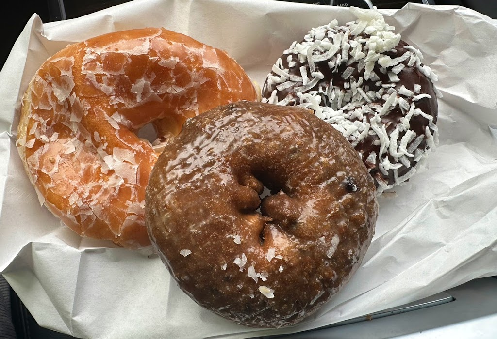 B & B Donuts | 528 S Beach Blvd, Anaheim, CA 92804, USA | Phone: (714) 826-0205