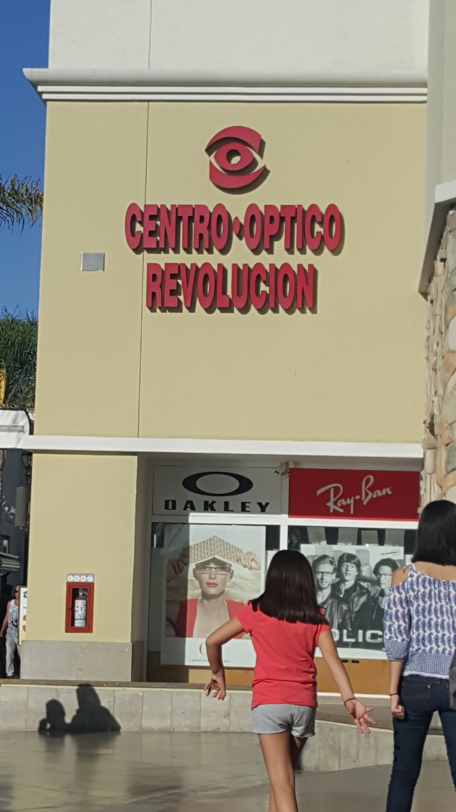 Revolución optic center | Carr.Libre Tijuana Ensenada No.300A local C10, Plaza Pabellon entre Cinepolis y Coppel 22711 B.C., Baja California, Parcelas, 22704 Rosarito, B.C., Mexico | Phone: 661 613 9325