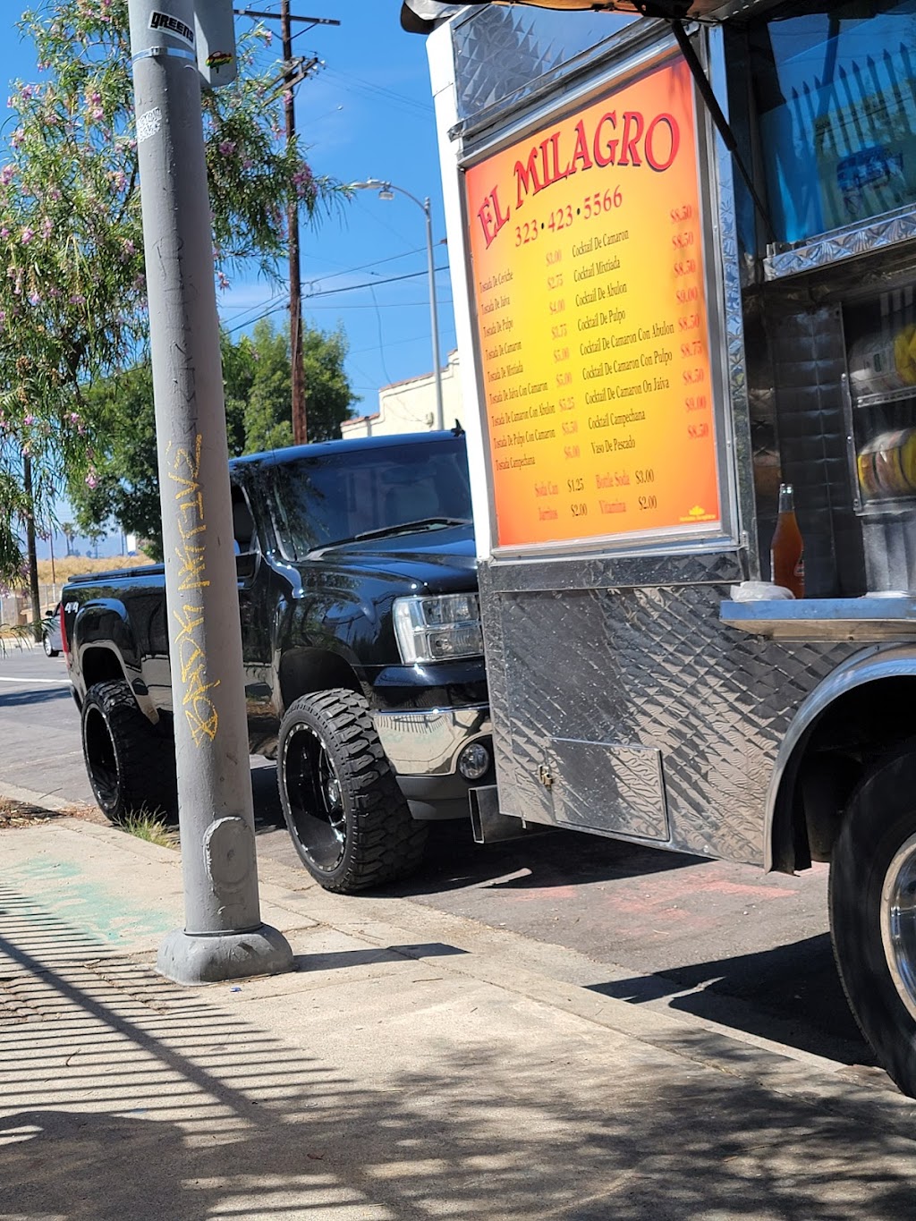 El Milagro St - Sea Food Truck | 212 N Ave 19, Los Angeles, CA 90031, USA | Phone: (323) 423-5566