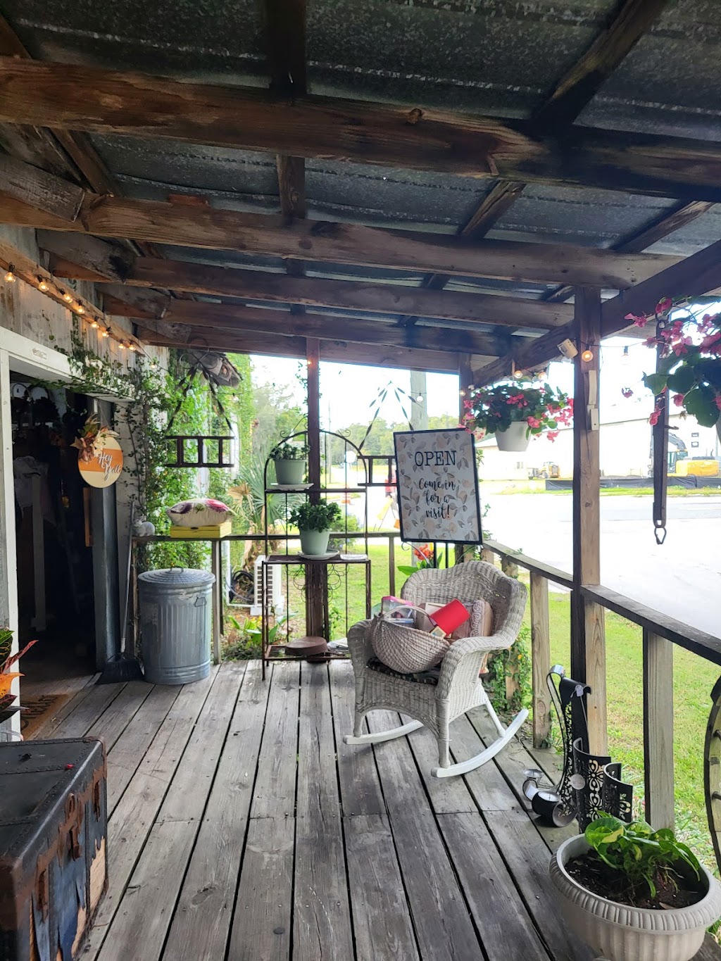 The Florida Native • Antiques & More | 15 S Market Blvd, Webster, FL 33597, USA | Phone: (352) 569-4277