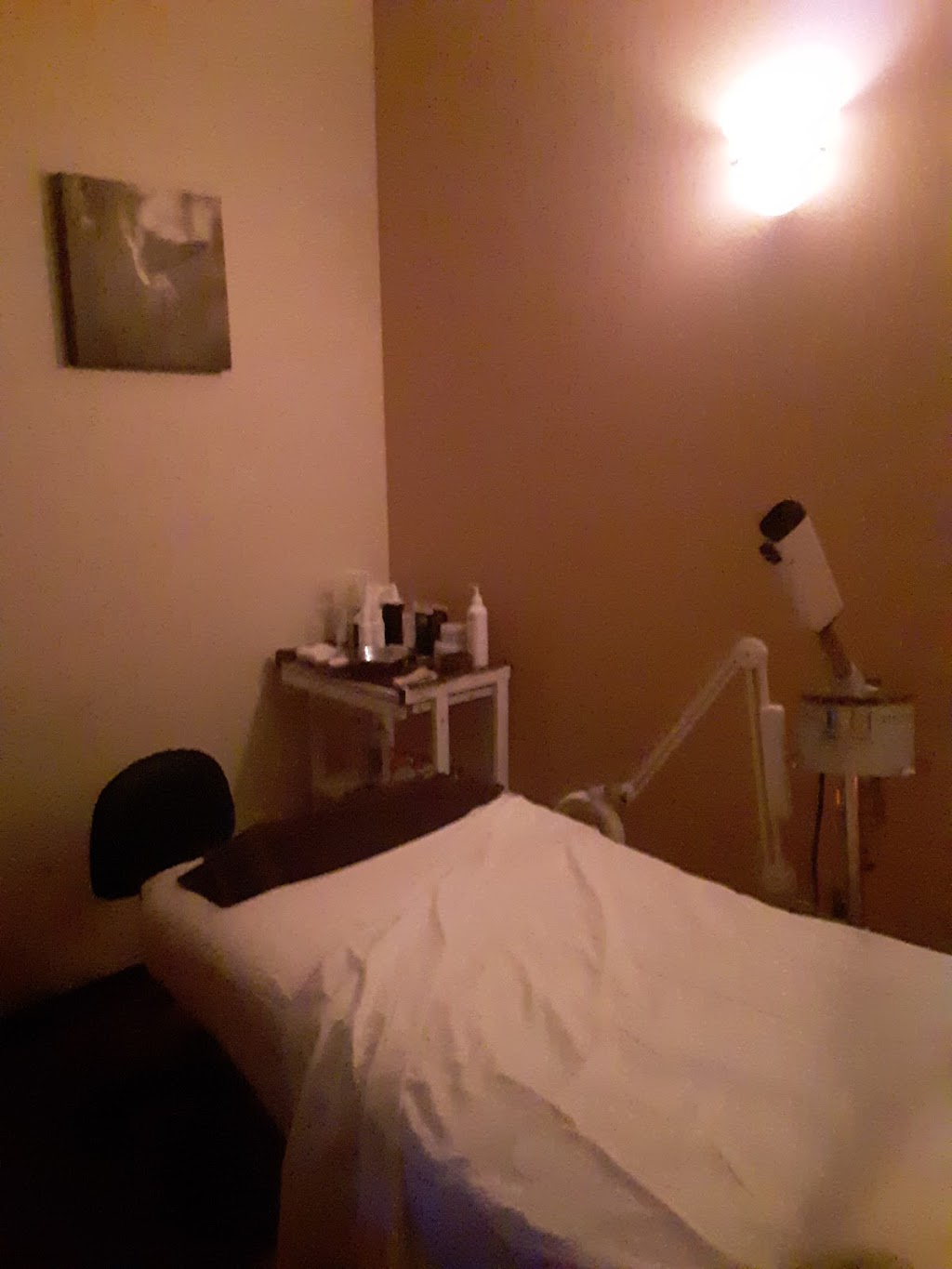 Hand and Stone Massage and Facial Spa | 217 Kentlands Blvd, Gaithersburg, MD 20878, USA | Phone: (301) 485-7296