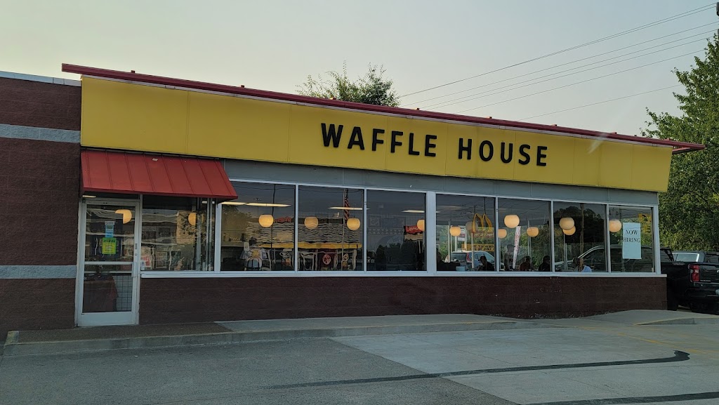 Waffle House | 828 TN-76, White House, TN 37188, USA | Phone: (615) 672-1313