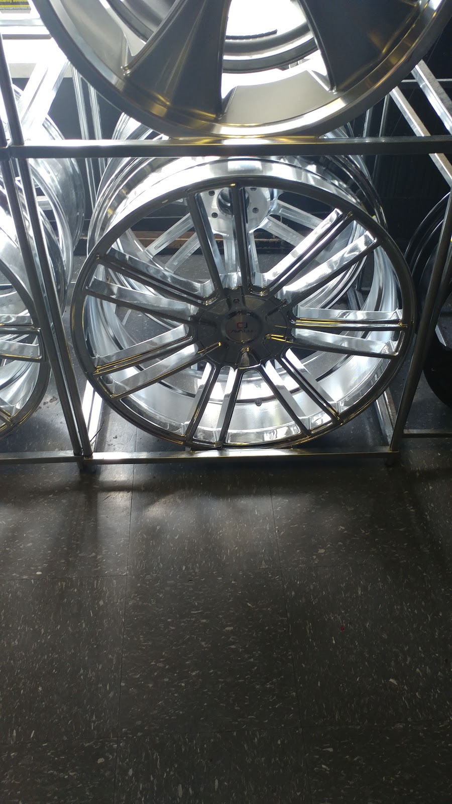 RAW Wheels & Tires | 5325 E Lancaster Ave, Fort Worth, TX 76112, USA | Phone: (817) 446-3444