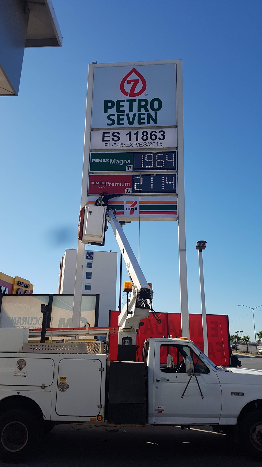 Petro Seven | P.º del Río 6616, Río Tijuana 3a. Etapa, Rio Tijuana 3ra Etapa, 22226 Tijuana, B.C., Mexico | Phone: 81 8158 0711