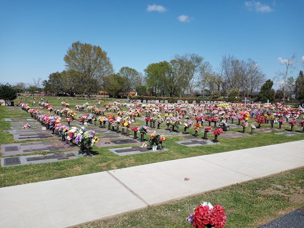 Restlawn Park Cemetery and Mausoleum | 3540 US-90, Avondale, LA 70094, USA | Phone: (504) 368-6722