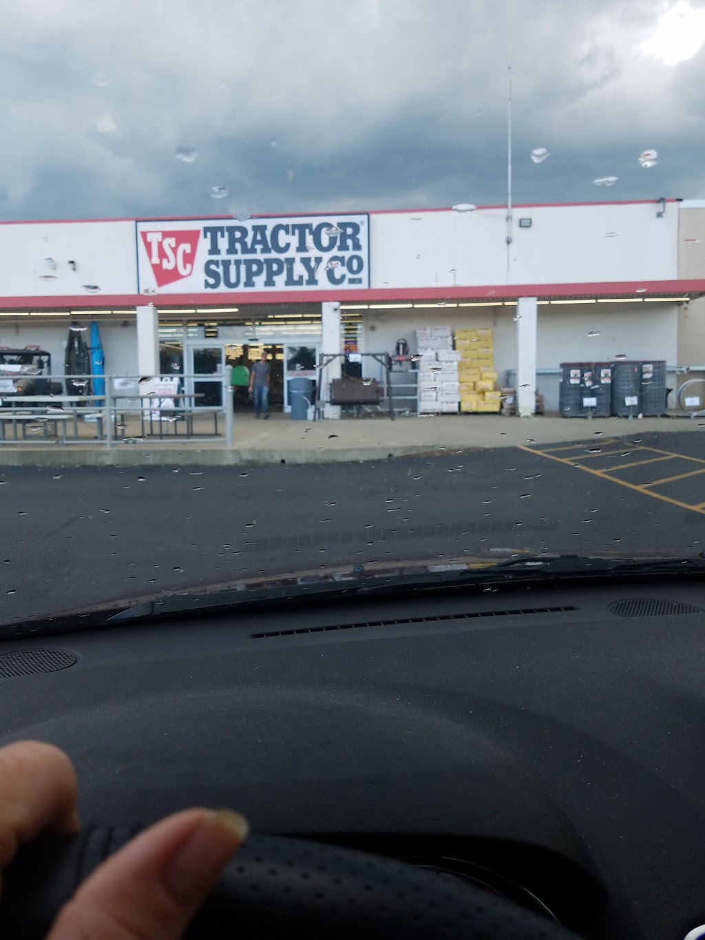 Tractor Supply Co. | 2040 By-Pass Rd, Paris, KY 40361, USA | Phone: (859) 988-1051