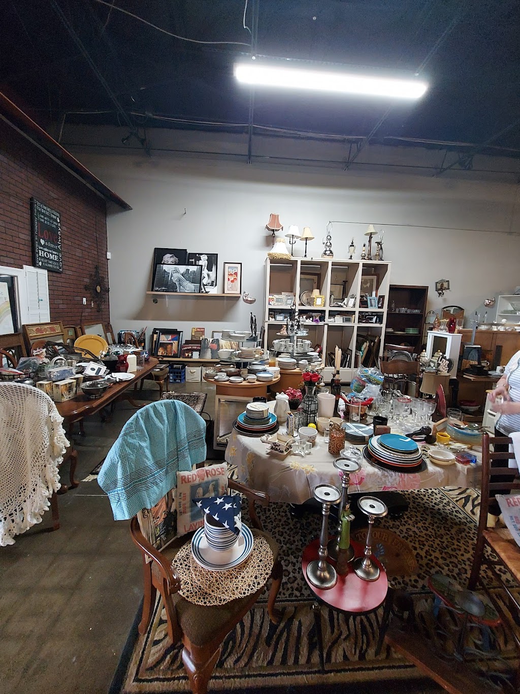 Simply Grace Thrift Store | 580 W Arapaho Rd Suite 199, Richardson, TX 75080, USA | Phone: (972) 685-4030