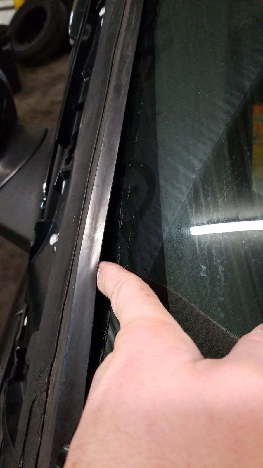 Low Price Auto Glass | 2700 Groveport Rd, Columbus, OH 43207, USA | Phone: (614) 491-3700