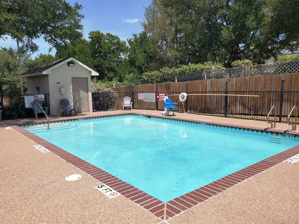 Highland Inn - Motel and Hotel of Arlington | 1905 W Pleasant Ridge Rd, Arlington, TX 76015 | Phone: (817) 466-3800