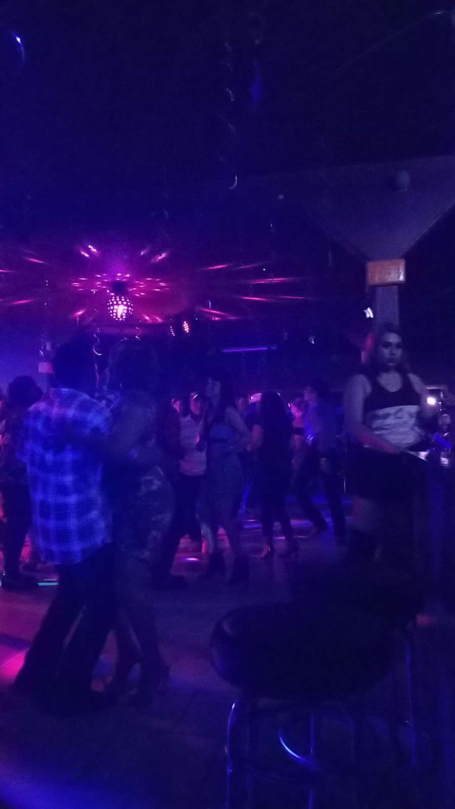 El Mexico Night Club | 2726 S Elm Ave, Fresno, CA 93706, USA | Phone: (559) 304-5566