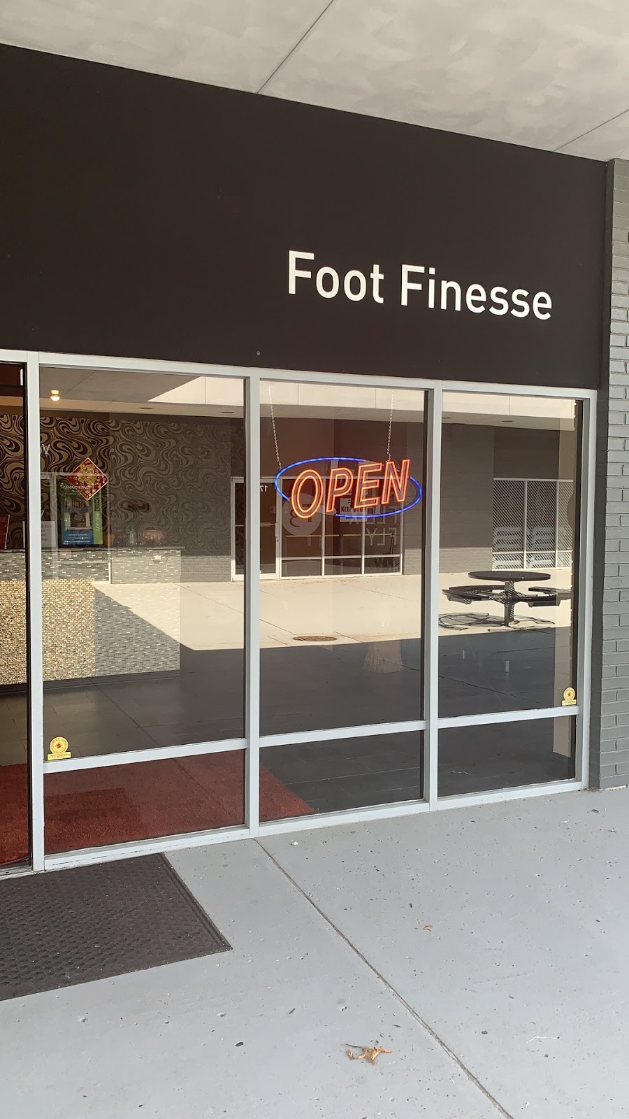 Foot Finesse | 1742 E 86th St, Indianapolis, IN 46240, USA | Phone: (317) 571-8222