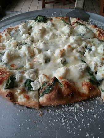 Giannis Pizza & Italian Ristorante | 121 E Union Ave, Litchfield, IL 62056, USA | Phone: (217) 324-3111
