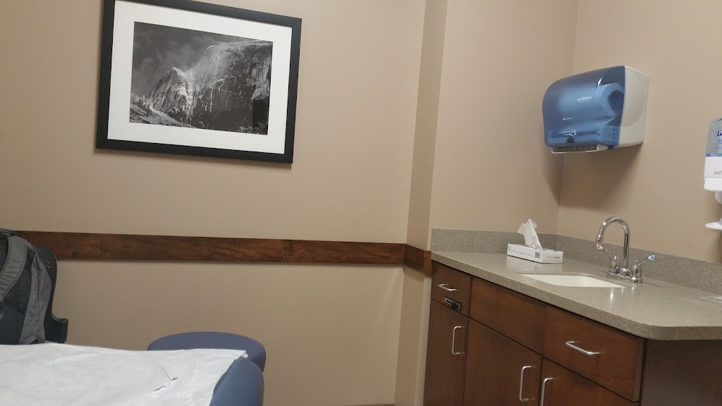 Albany Med EmUrgentCare | 329 Glenmont Rd, Glenmont, NY 12077, USA | Phone: (518) 264-9000