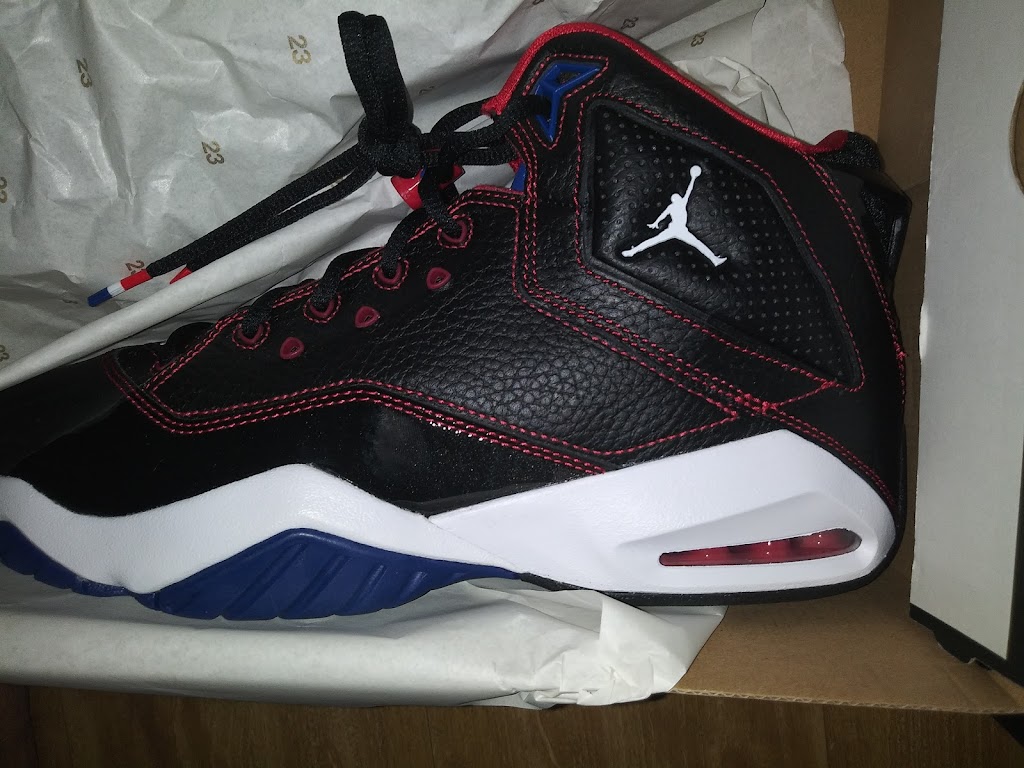 Champs Sports | 120 Washington Ave Ext, Albany, NY 12203, USA | Phone: (518) 464-1053