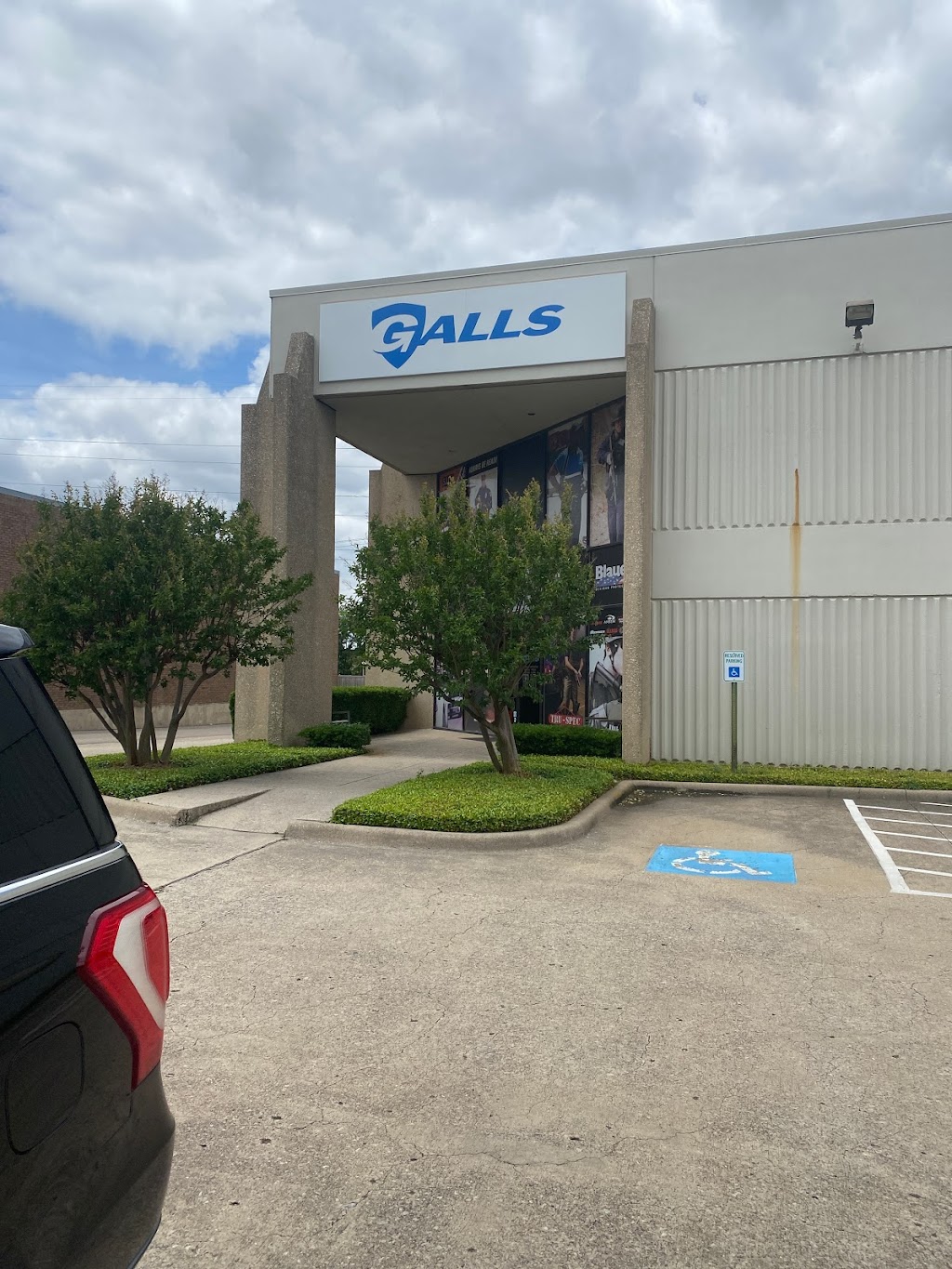 Red the Uniform Tailor | 3200 Commander Dr #114, Carrollton, TX 75006, USA | Phone: (972) 246-3633