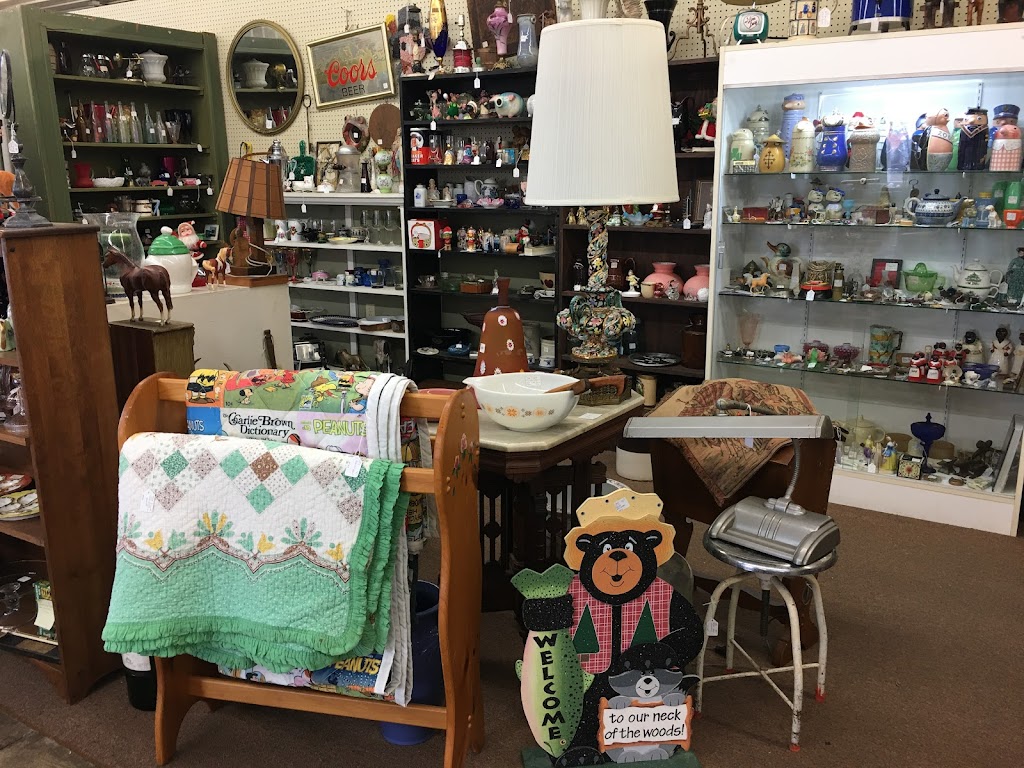 Clarence Hollow Antique Mall & Bonadio Country Store | 11111 Main St, Clarence, NY 14031, USA | Phone: (716) 759-8538