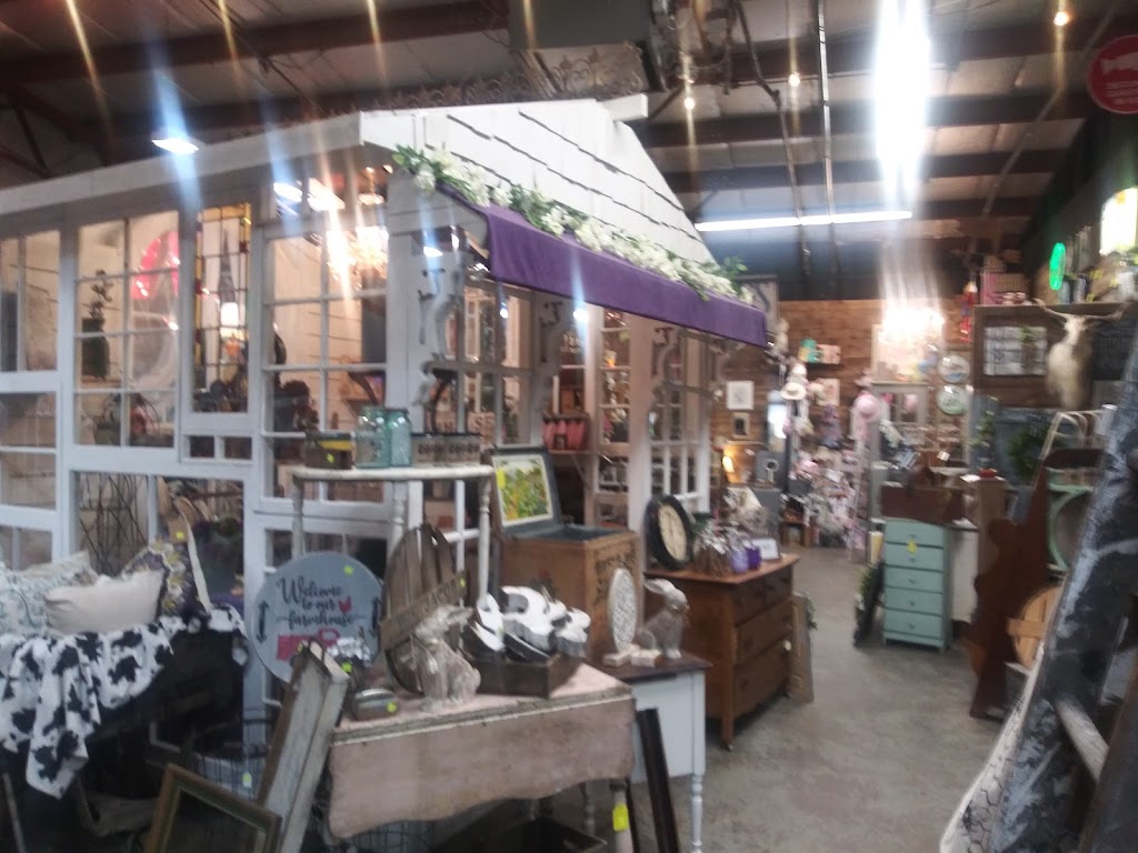 Motor City Antique Gallery | 13431 Telegraph Rd, Flat Rock, MI 48134, USA | Phone: (734) 782-4018