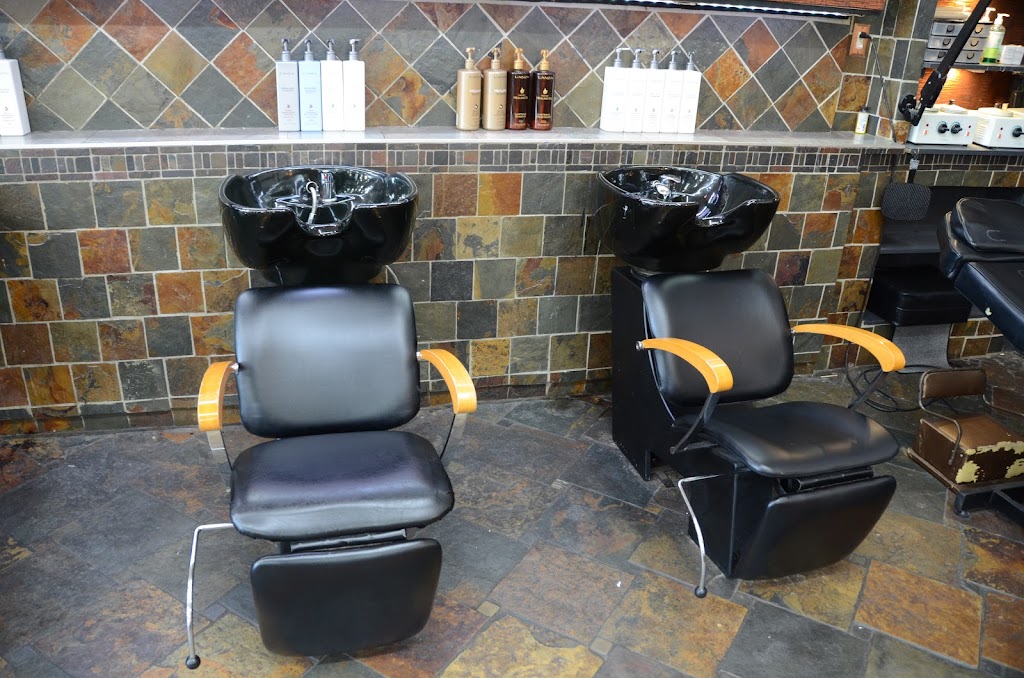 Sizzor Shak Salon and Color Spa | 208 E Main St, Collinsville, IL 62234, USA | Phone: (618) 345-6446