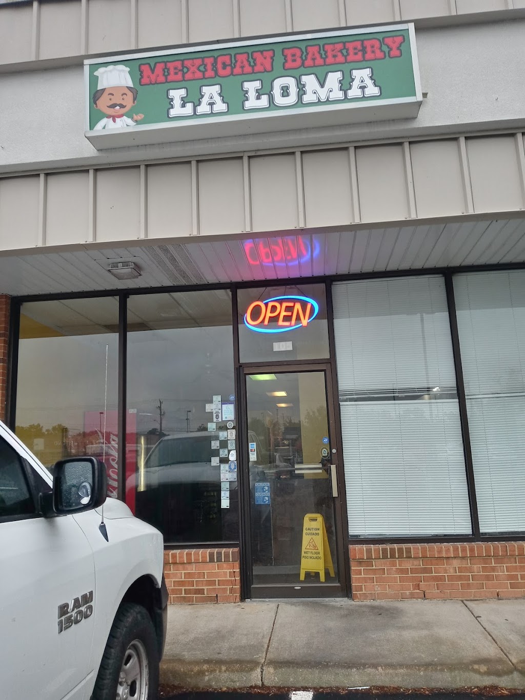 Mexican Bakery La Loma | Mount Pleasant Village, 1457 Mt Pleasant Rd #105, Chesapeake, VA 23322, USA | Phone: (757) 410-2532