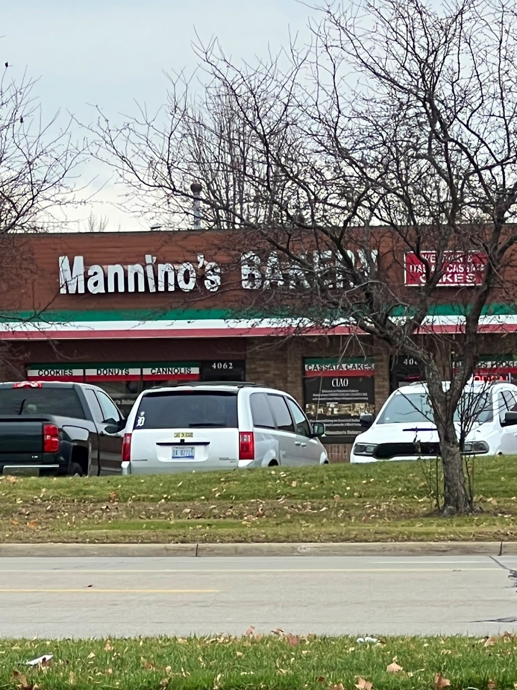 Manninos Bakery | 4062 17 Mile Rd, Sterling Heights, MI 48310, USA | Phone: (586) 978-8166