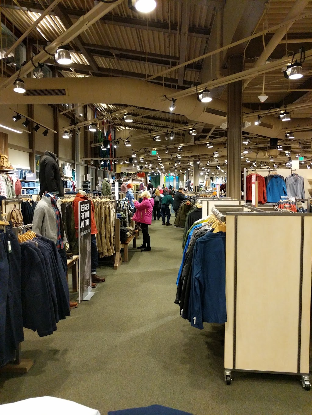 L.L.Bean | 700 Paramus Park, Paramus, NJ 07652, USA | Phone: (888) 490-3837