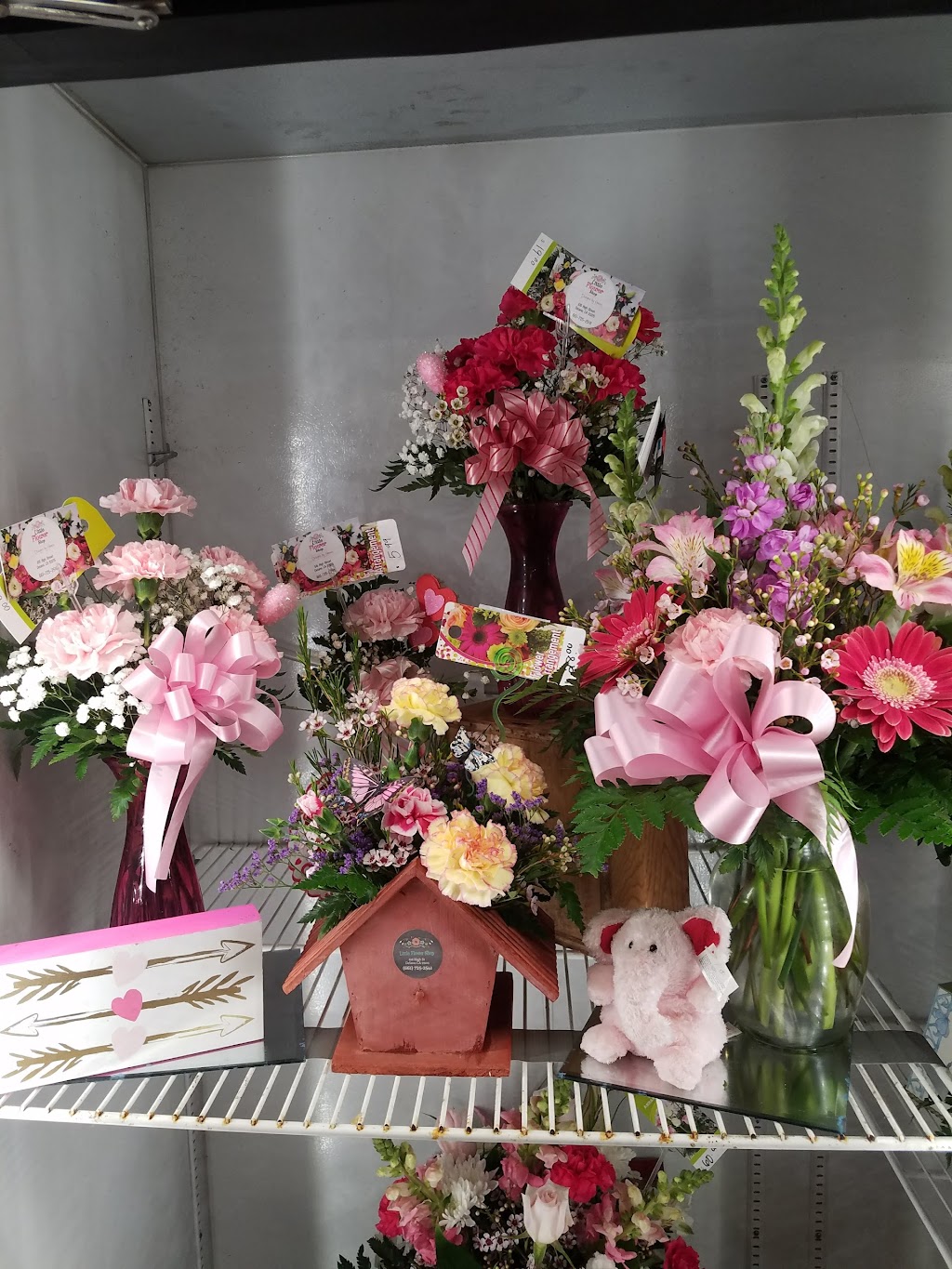 Little Flower Shop | 616 High St., Delano, CA 93215, USA | Phone: (661) 725-2541