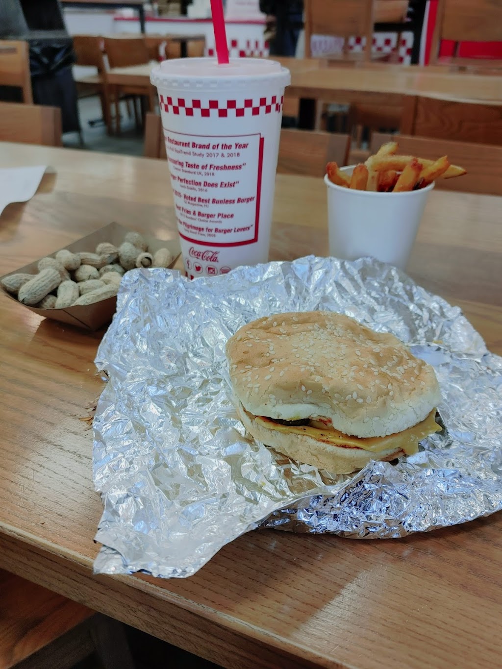 Five Guys | 9330 76th St, Pleasant Prairie, WI 53158, USA | Phone: (262) 564-5625