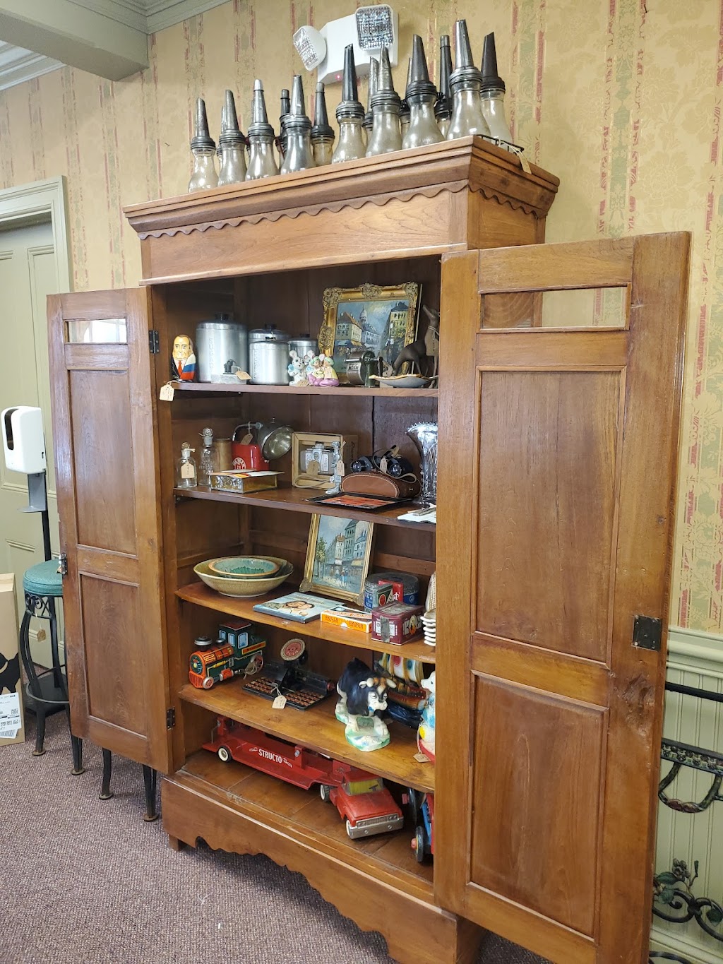 Sentiment Depot Antiques and Collectibles | 238 W Delaware Ave, Pennington, NJ 08534, USA | Phone: (609) 669-1566