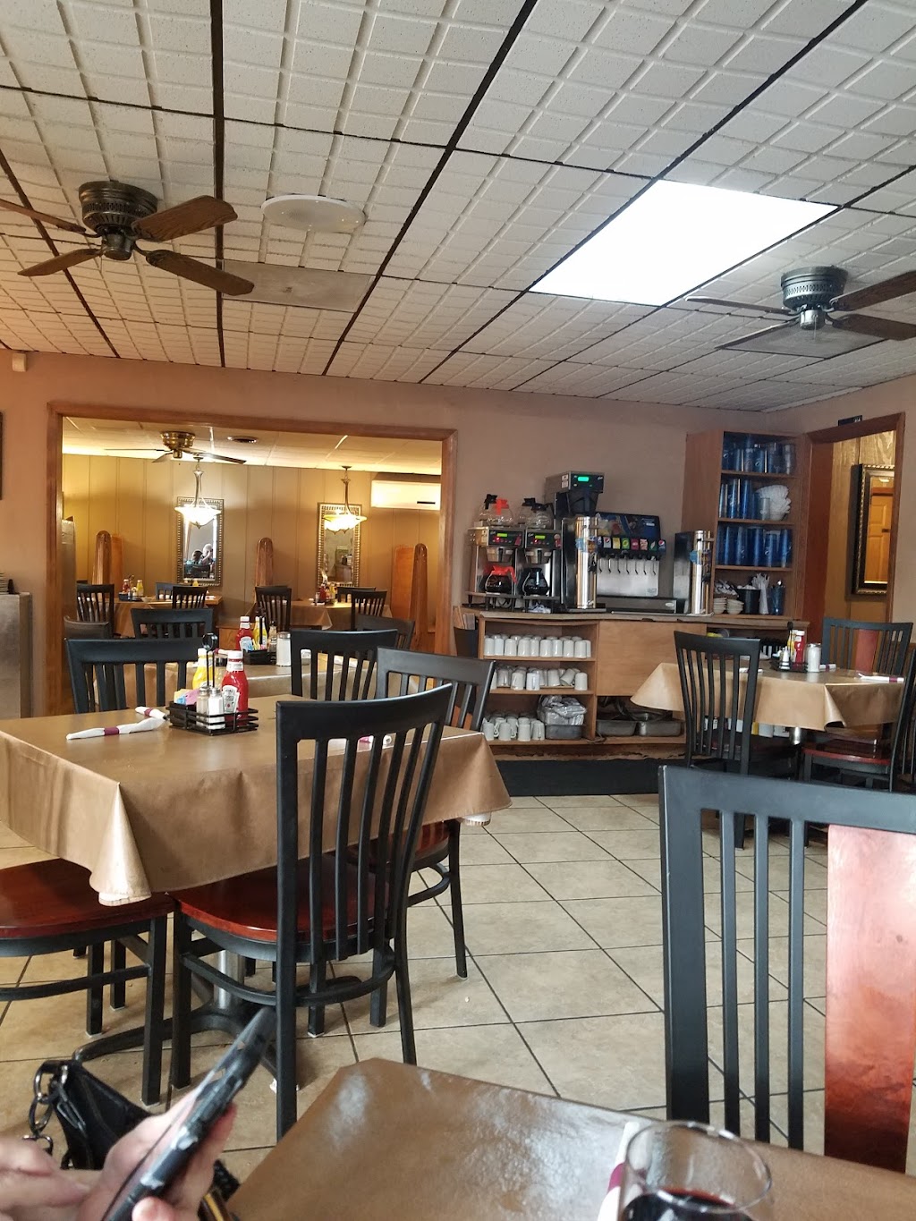 R & Bs Family Restaurant | 802 S Hackman St, Staunton, IL 62088 | Phone: (618) 635-2588