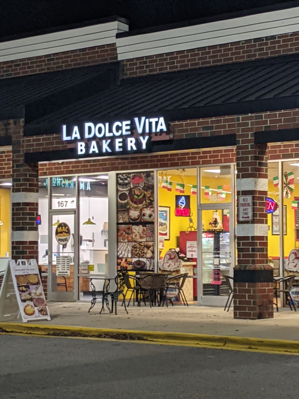 Italian Bakery La Dolce Vita | 14460 Falls of Neuse Rd #165, Raleigh, NC 27614, USA | Phone: (984) 235-1447