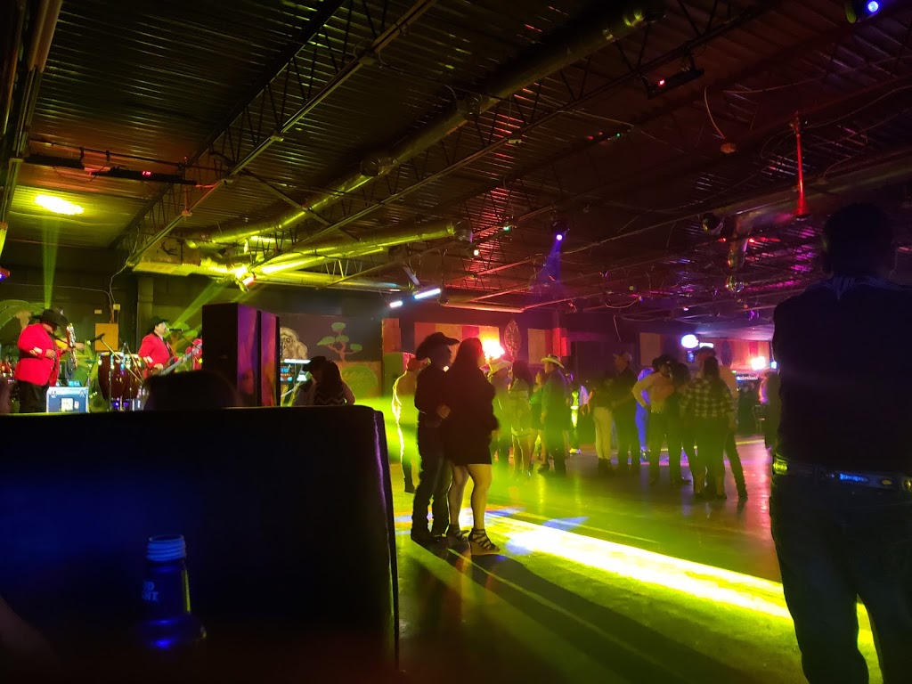 Club Safari | 3540 Newcastle Rd, Oklahoma City, OK 73119, USA | Phone: (405) 968-5964