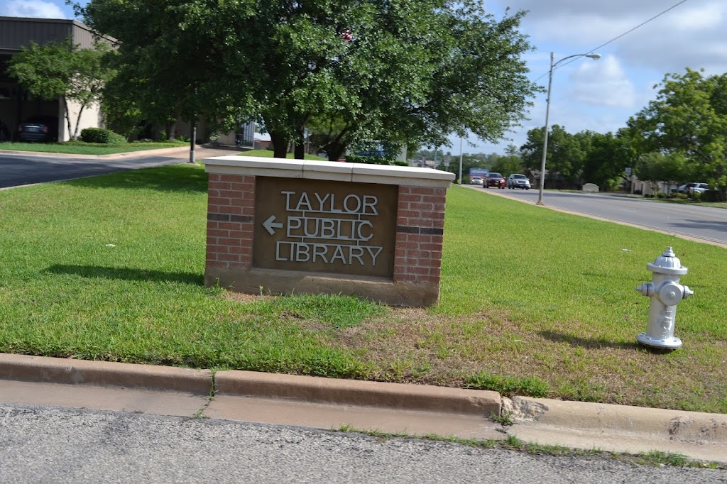 Taylor Public Library - library  | Photo 3 of 10 | Address: 801 Vance St, Taylor, TX 76574, USA | Phone: (512) 352-3434