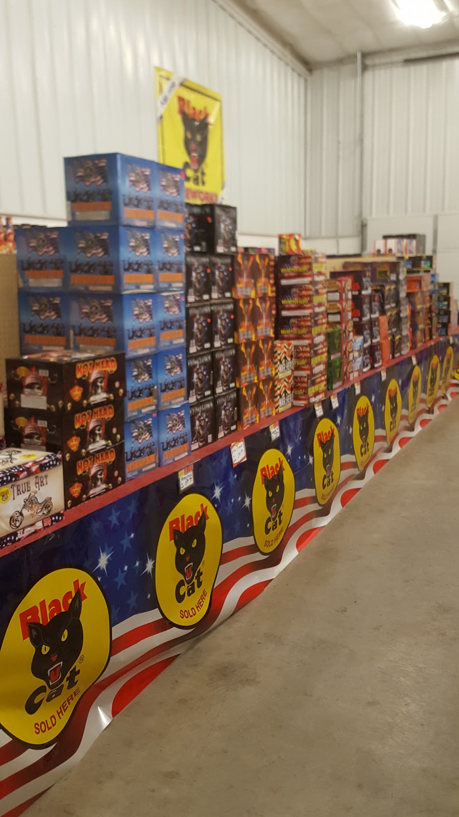 Bluehouse Fireworks | 13012 LA-44, Gonzales, LA 70737, USA | Phone: (225) 647-9608