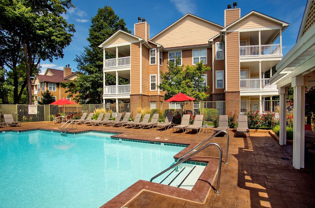 Castle Creek Apartments | 5702 Castle Hill Dr, Indianapolis, IN 46250, USA | Phone: (317) 849-1500
