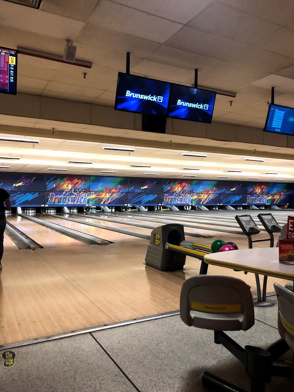 Bowlero Palmdale | 38241 30th St E, Palmdale, CA 93550, USA | Phone: (661) 274-2878